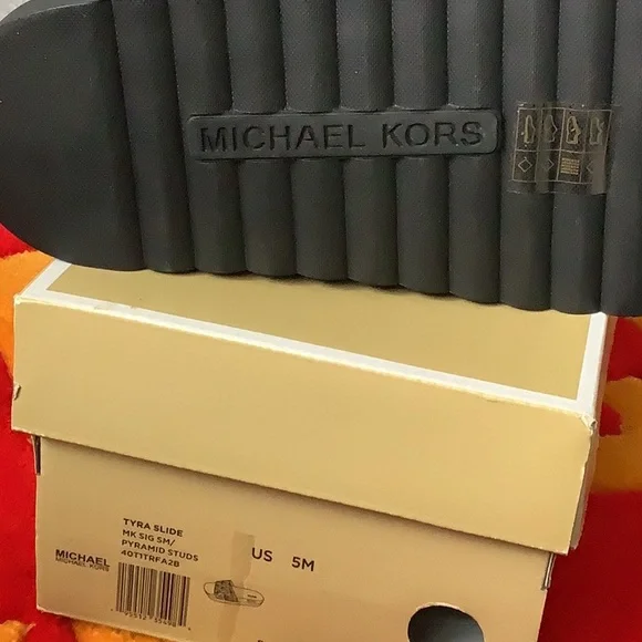 Michael Kors Tyra slides sandals - Picture 6 of 6